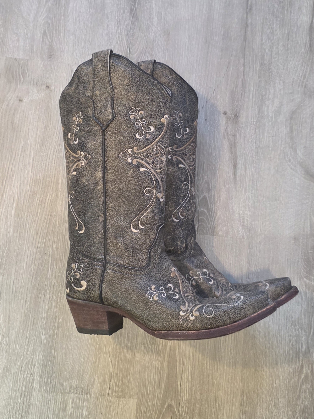 Circle G Distressed Brown Embroidered Western Heeled Boots Size 7.5